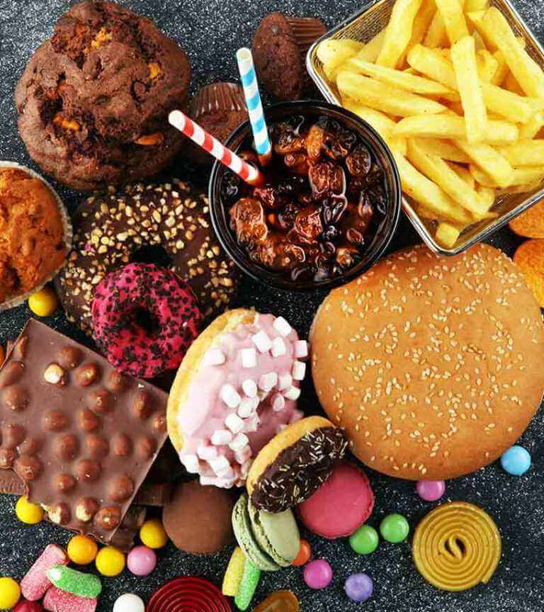 A cukrok és finomított szénhidrátok negatívan befolyásolják a szervezet kollagén előállítását.